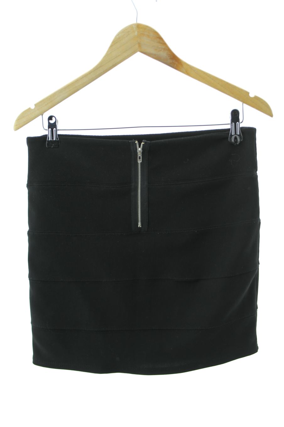 Jupe Amisu de la taille 36, de couleur noir