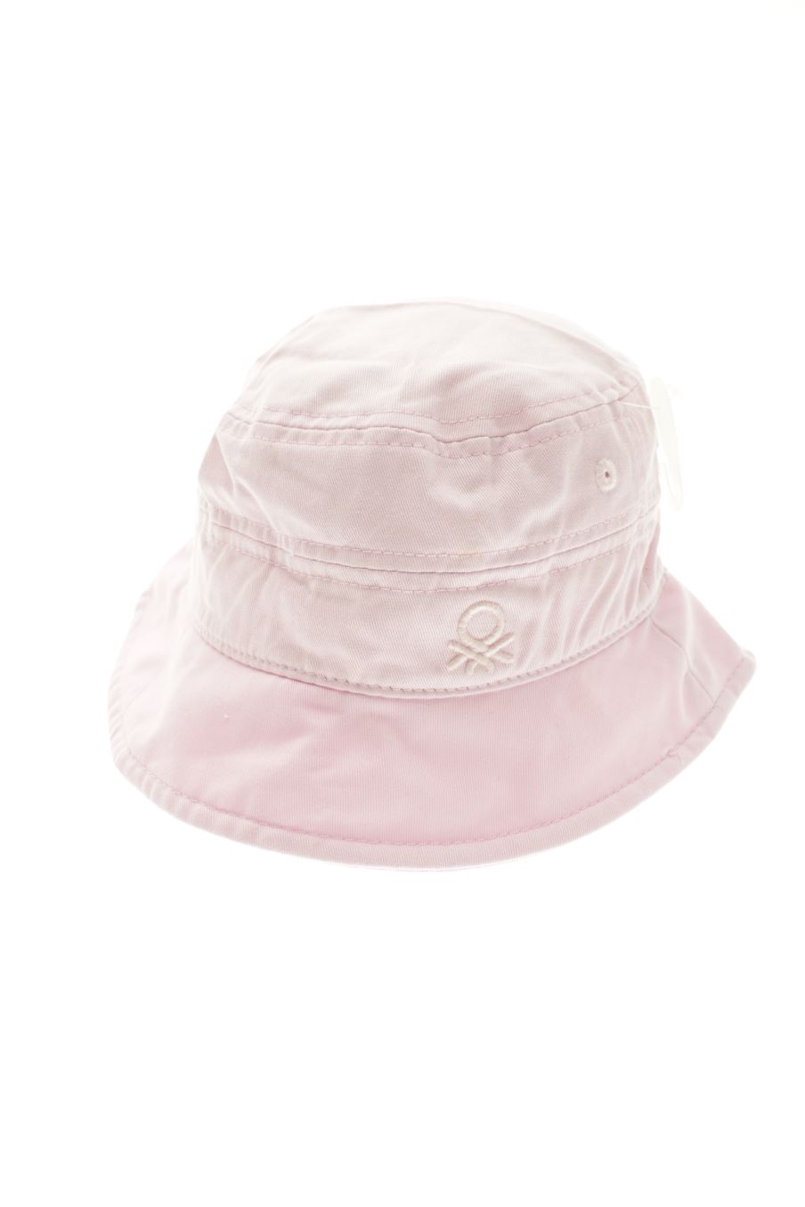 Bonnet Benetton de la taille 46 cms avec une étiquette