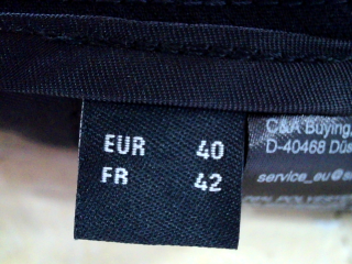 Pantalon C&A de la taille 42, de couleur noir