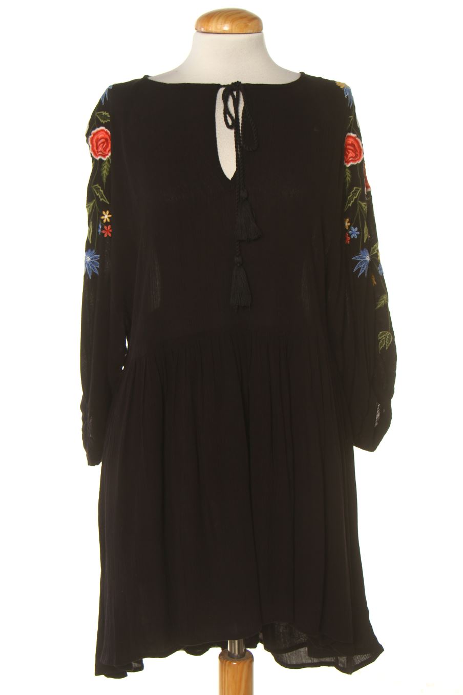 Robe casual Zara de la taille M, de couleur noir