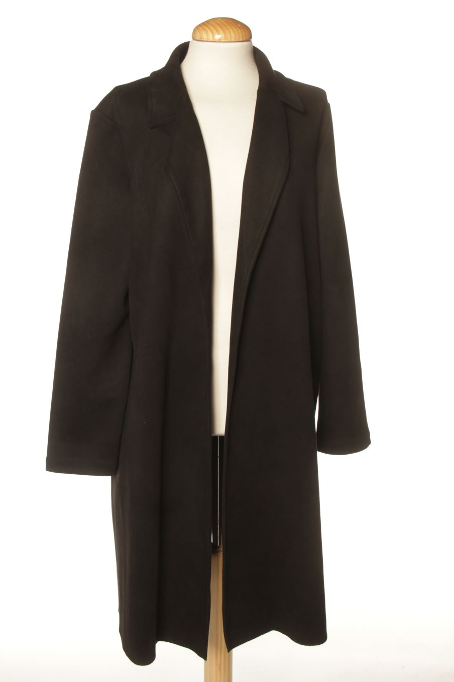 Abrigo de Zara de la talla M, de color negro