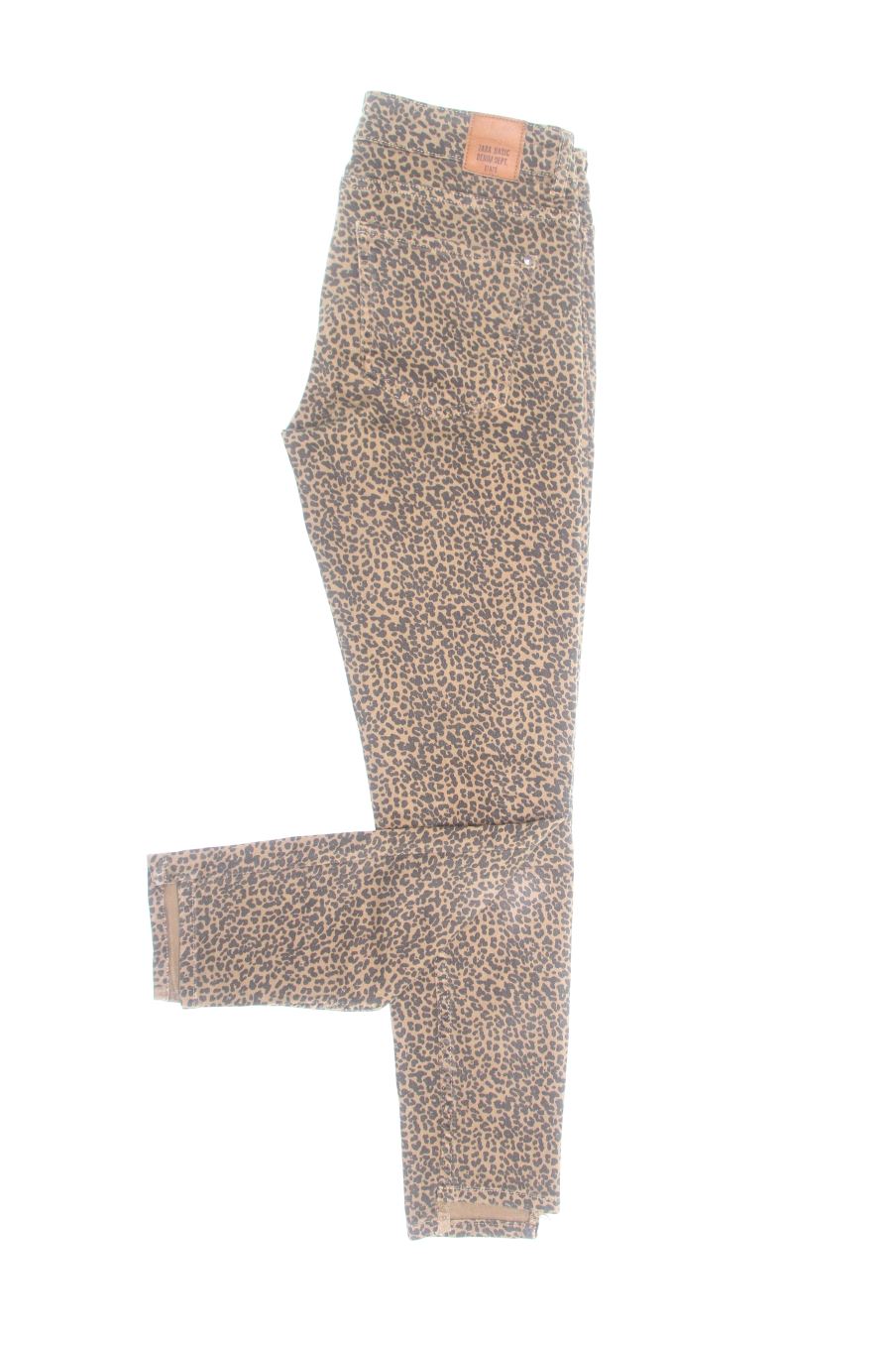 Jeans Zara de la taille 36, de couleur animal print de denim