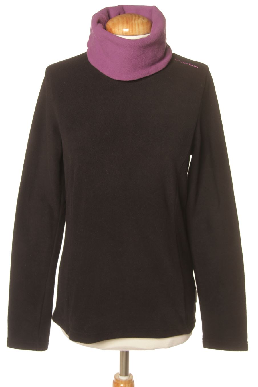 Sudadera de Quechua (DECATHLON) de la talla S, de color negro