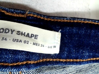 Vaquero de Stradivarius de la talla 34, de color azul de ropa vaquera