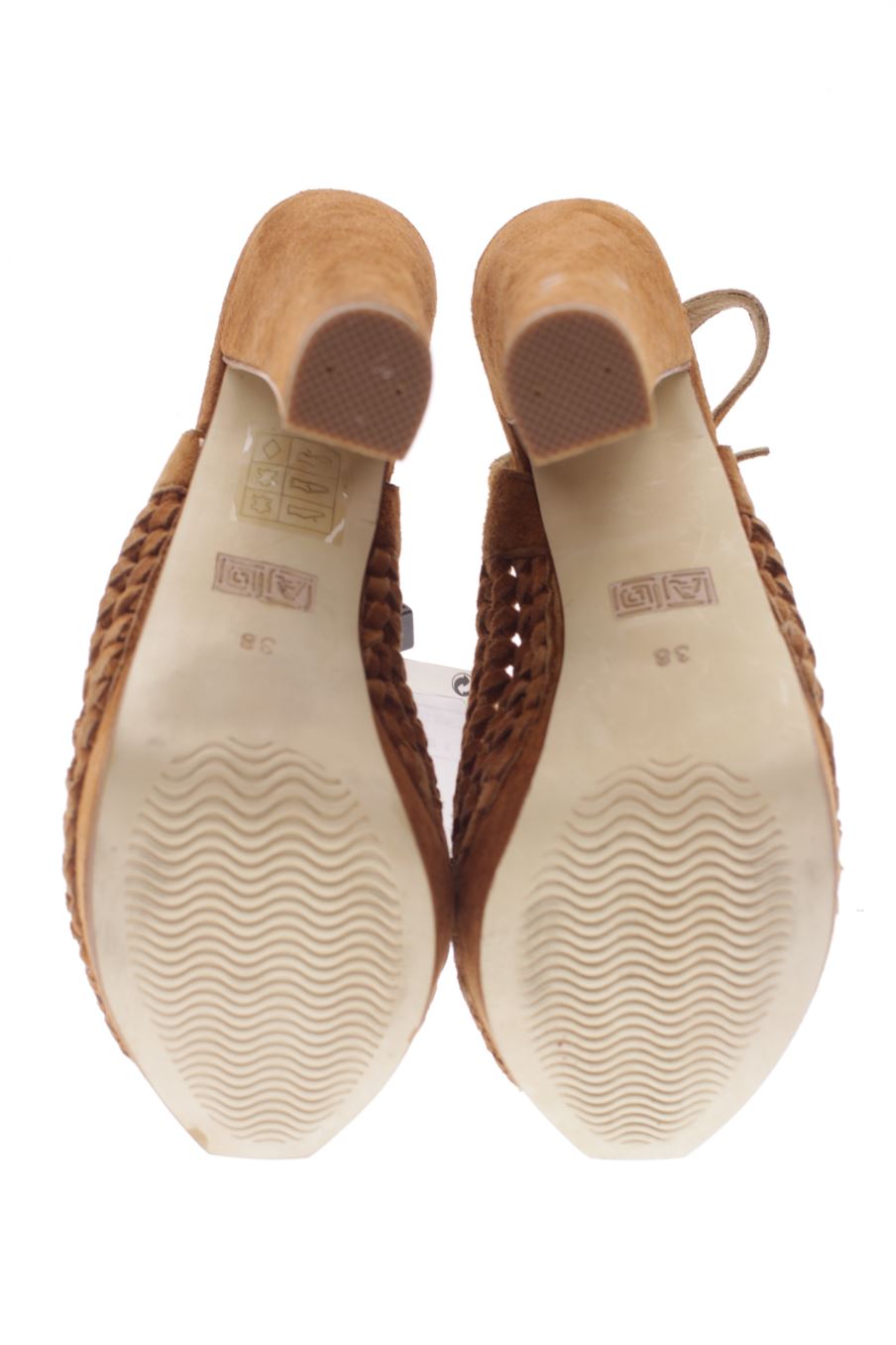 Sandalias tacon de Adolfo Dominguez de la talla 38, de color marrón de