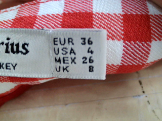 Pantalon Stradivarius de la taille 36, de couleur carreaux