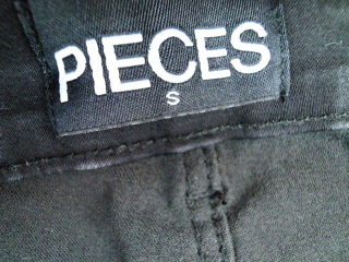 Jeans Pieces de la taille S, de couleur noir de denim