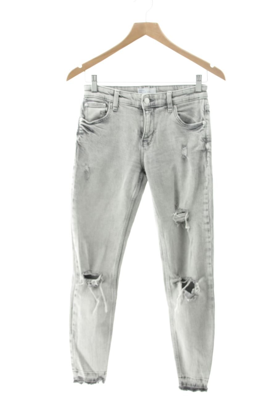 Jeans Bershka de la taille 36, de couleur gris
