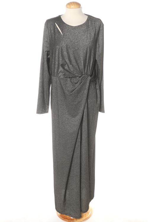 Aufwändiges Kleid