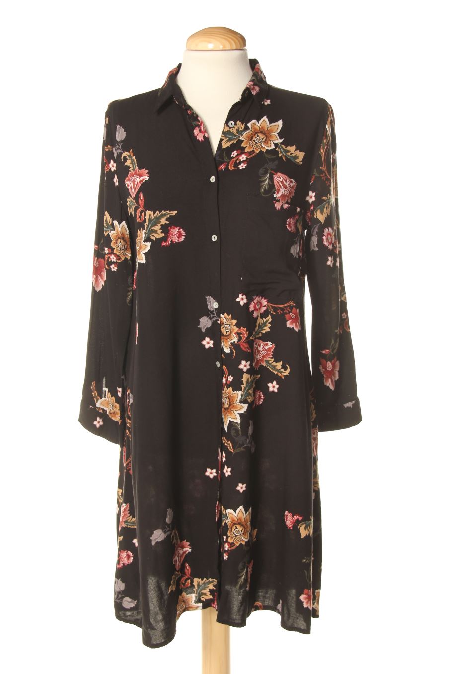 Robe casual Stradivarius de la taille M, de couleur fleurs