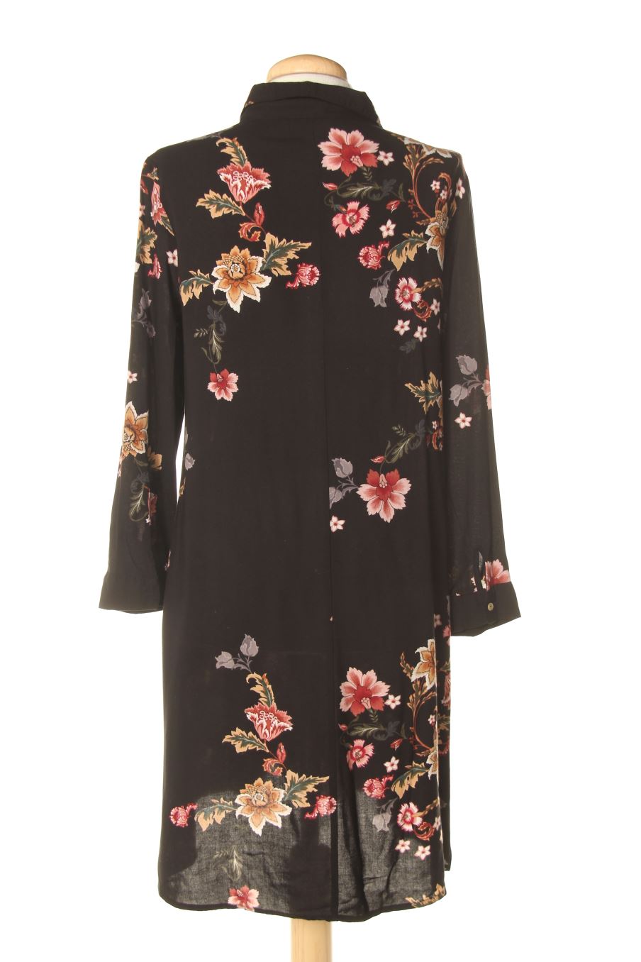 Robe casual Stradivarius de la taille M, de couleur fleurs