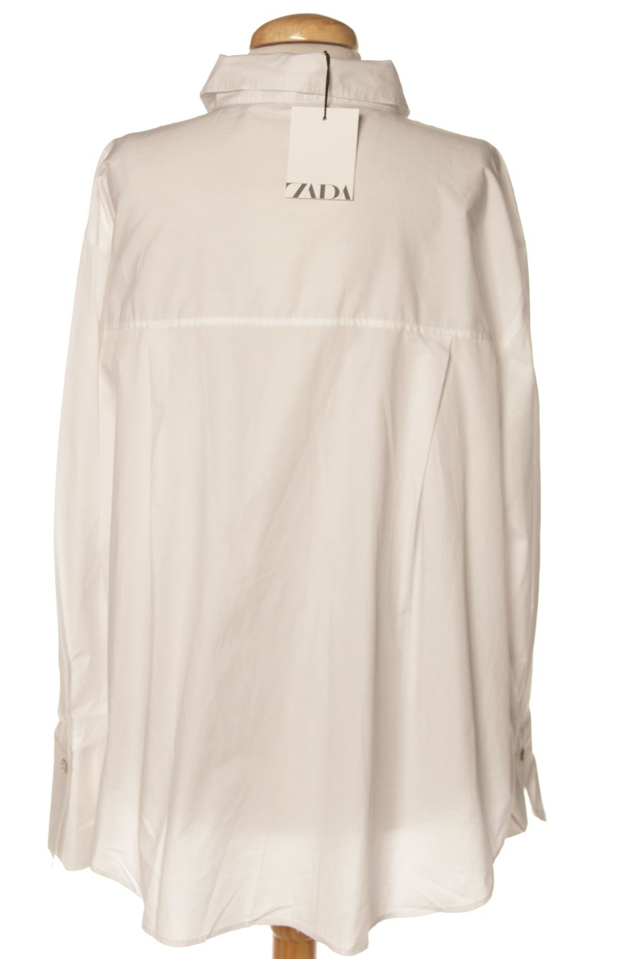 Camisa de Zara de la talla XL, de color blanco
