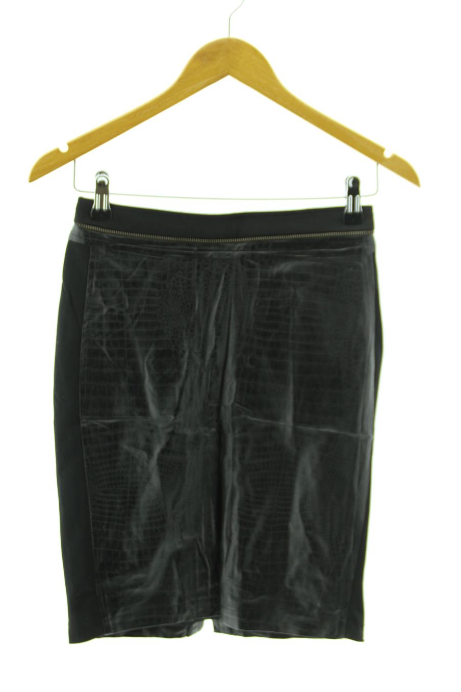 Jupe Fórmula Joven de la taille 36, de couleur noir de synthétique
