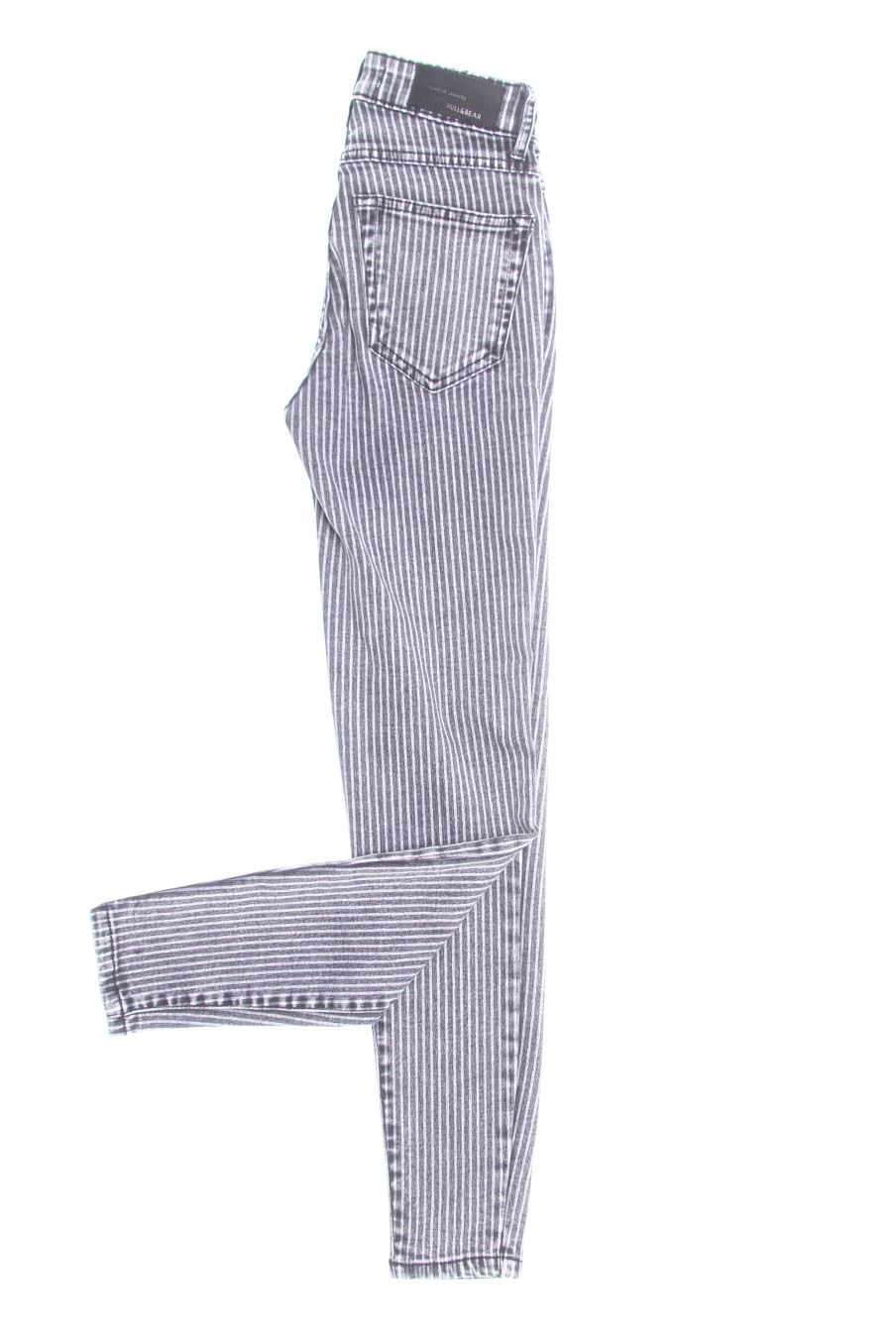 Jeans Pull & Bear de la taille 32, de couleur rayures de denim