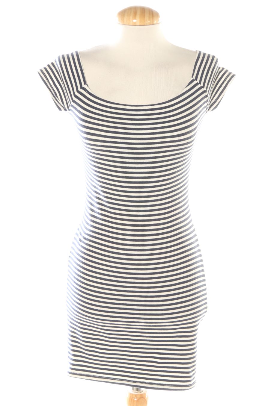 Robe casual Bershka de la taille M, de couleur rayures