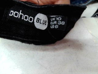 Jeans Boohoo de la taille 38, de couleur noir de denim