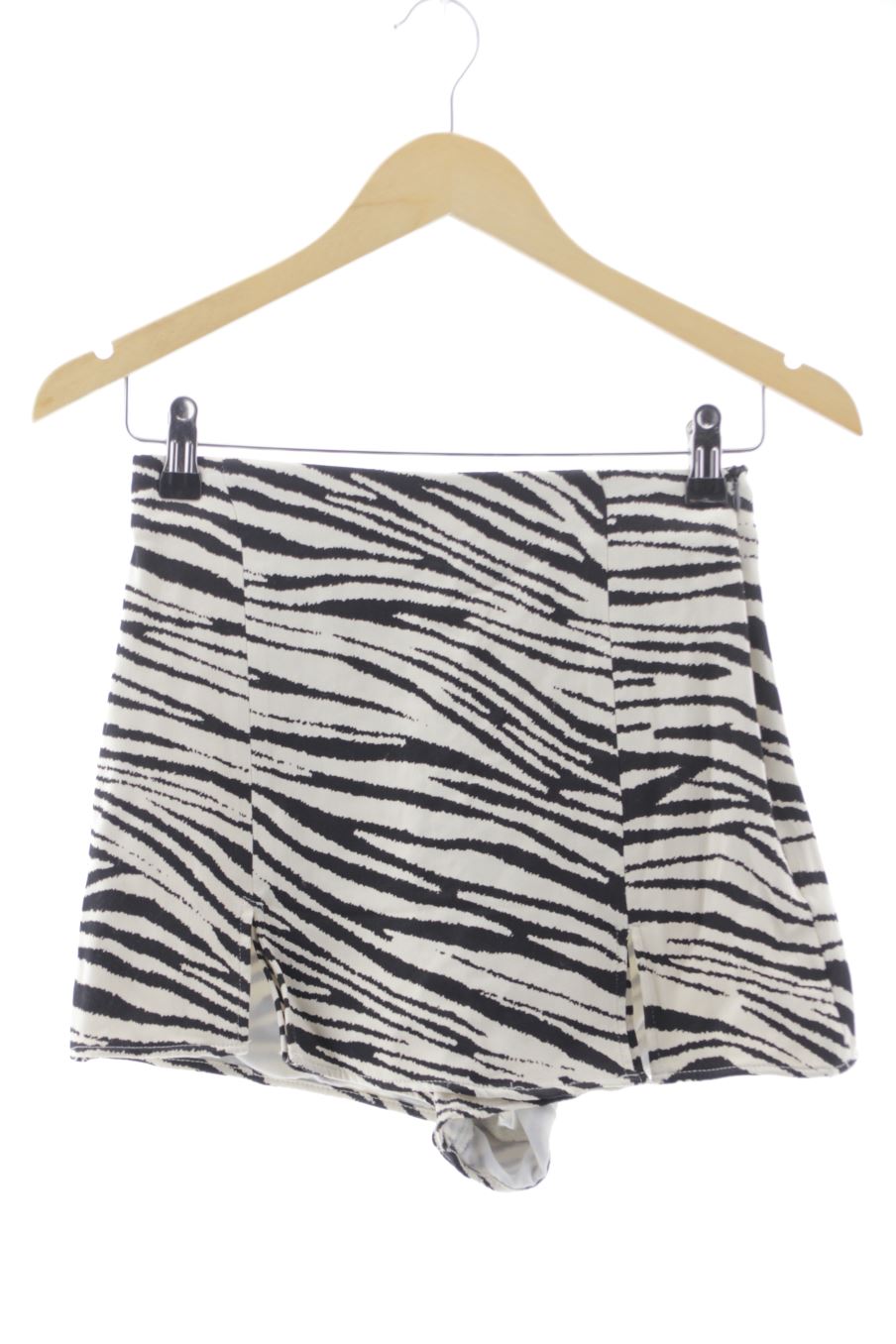 Shorts Zara de la taille S, de couleur animal print