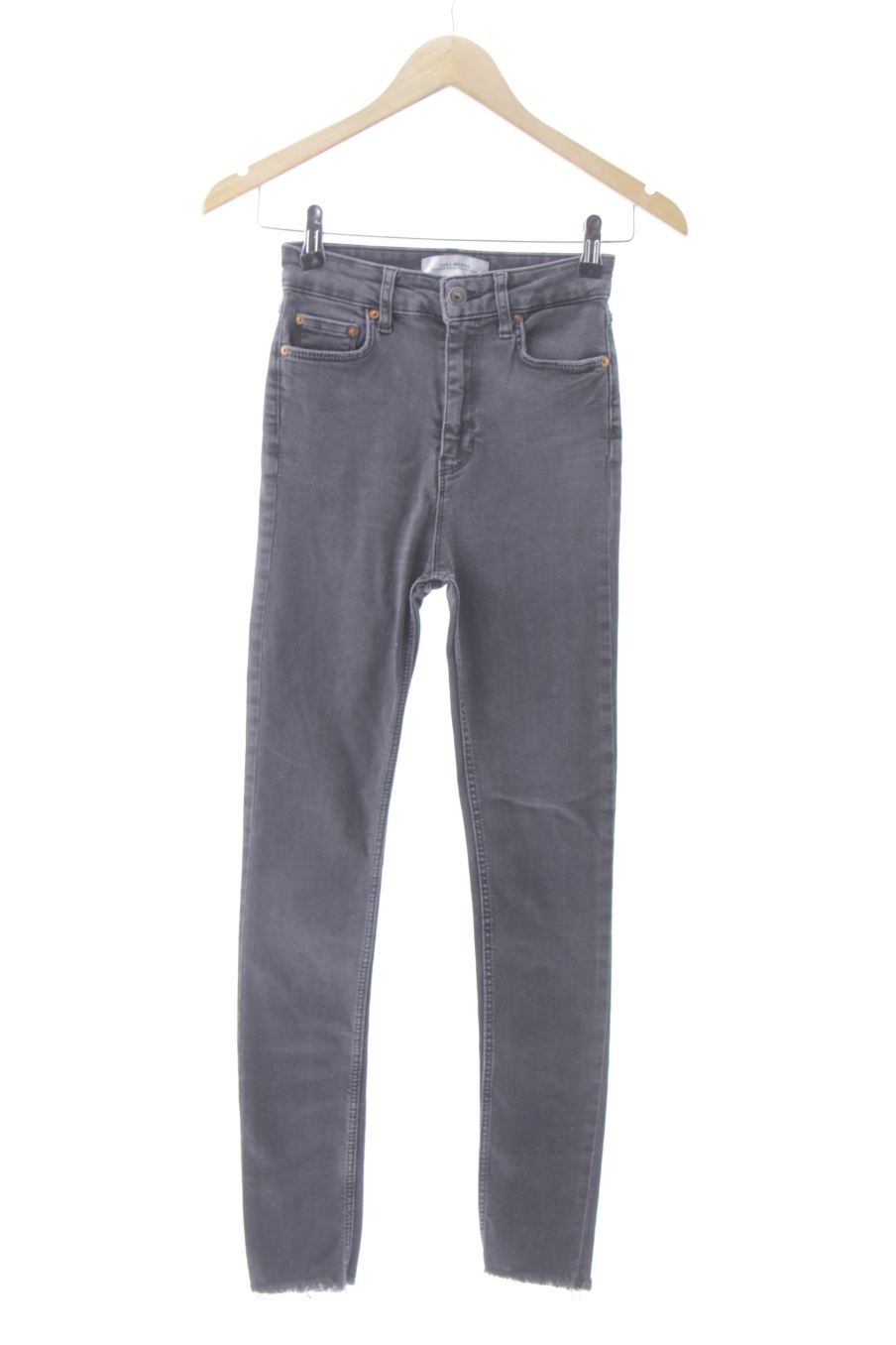 Jeans Zara de la taille 36, de couleur gris de denim