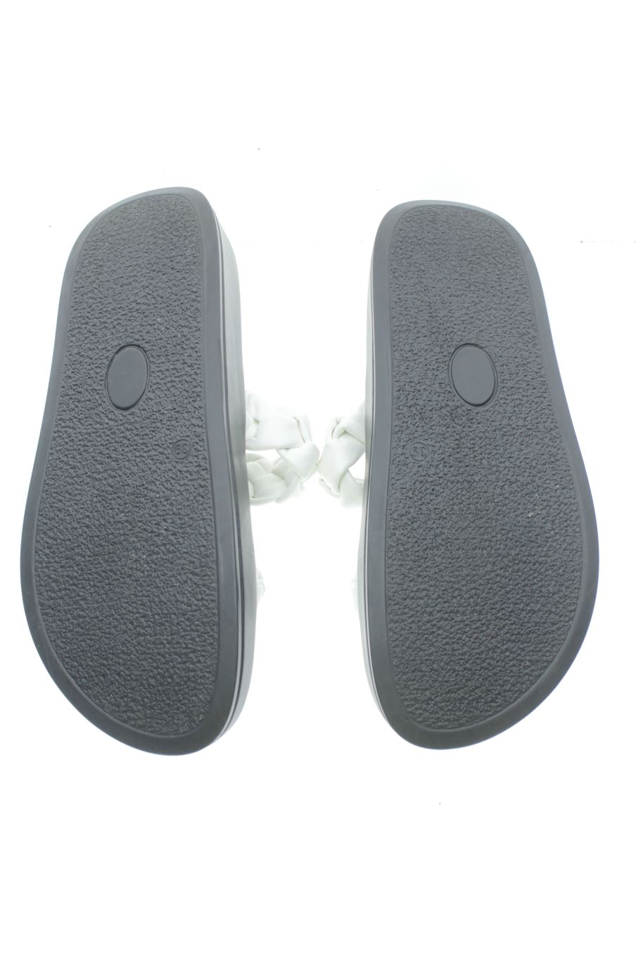 Sandalias planas de claudia ghizzani de la talla 39, de color blanco de