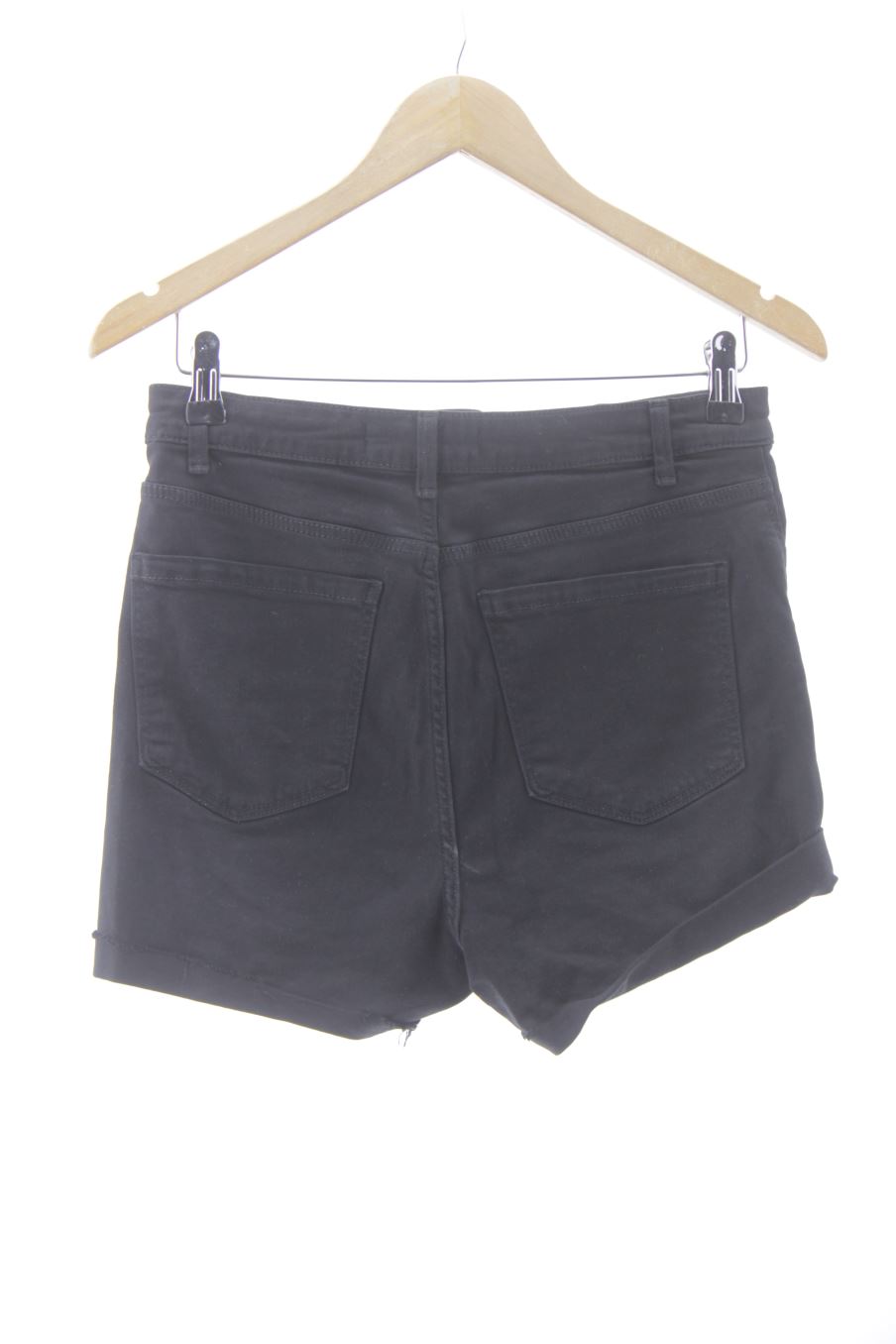 Pantalón corto de Stradivarius de la talla 38, de color negro de ropa vaquera