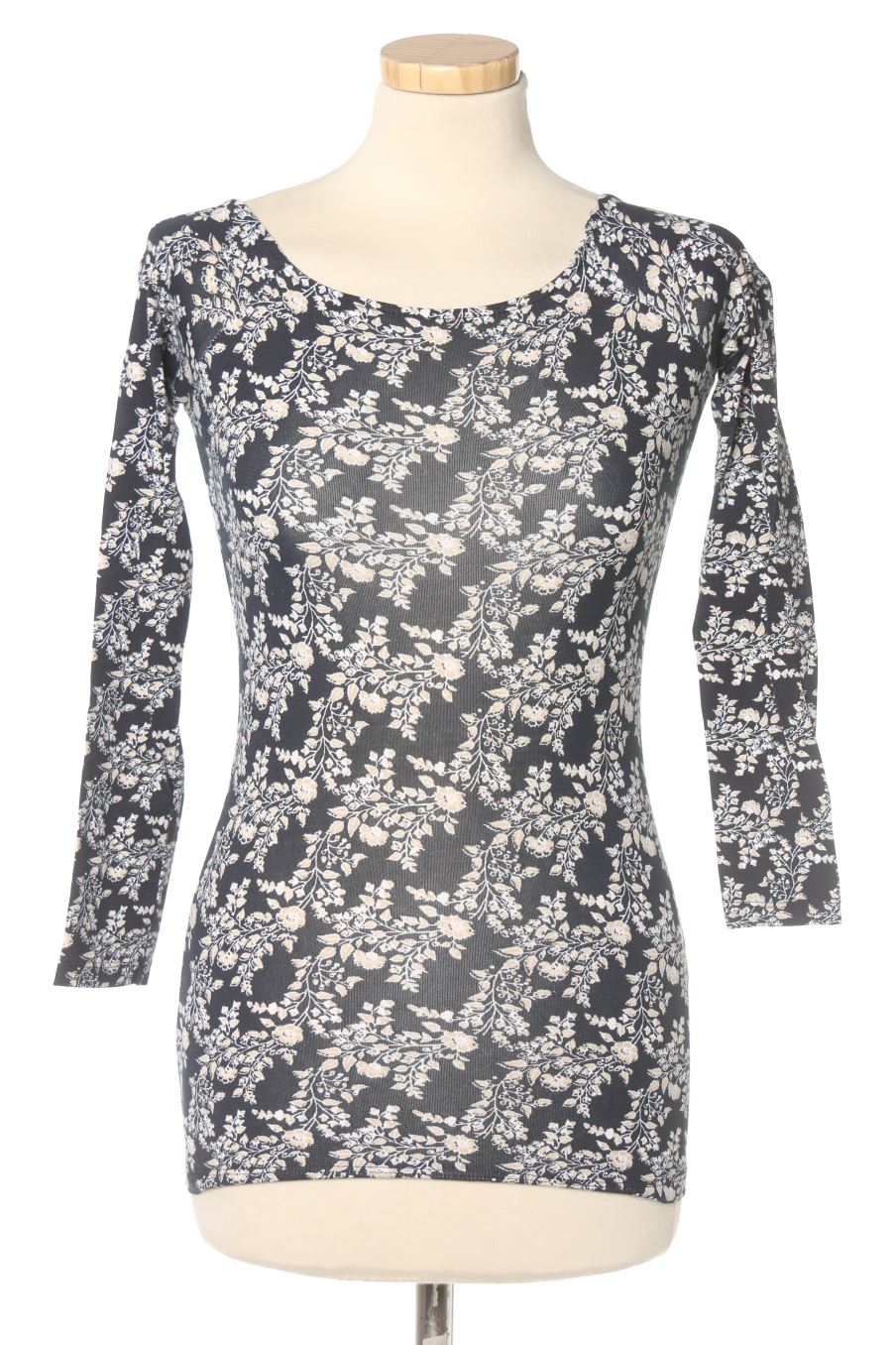 Camiseta manga larga de Bershka de la talla S, de color flores
