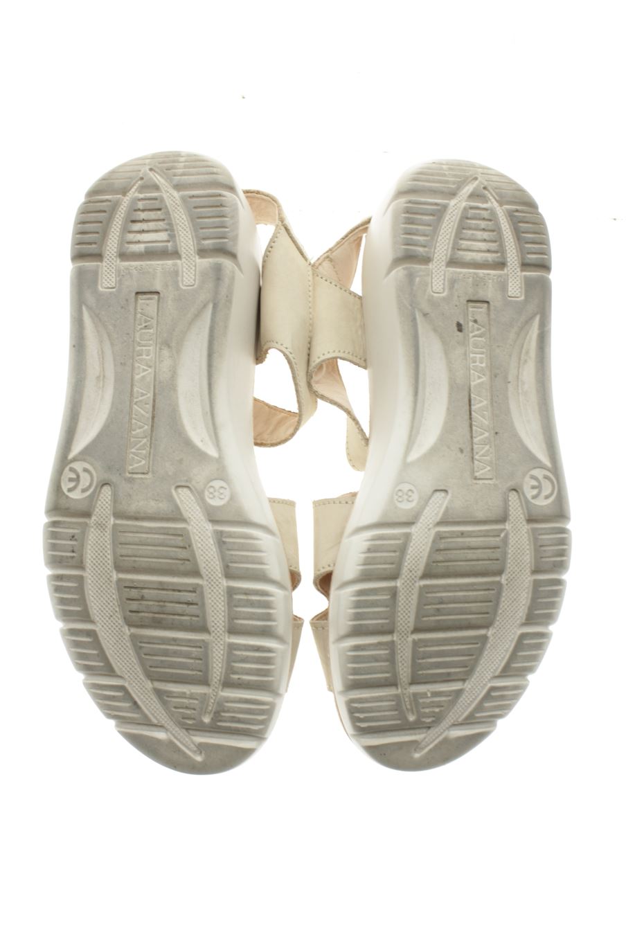 Sandalias planas de Laura Azaña de la talla 38, de color beige de