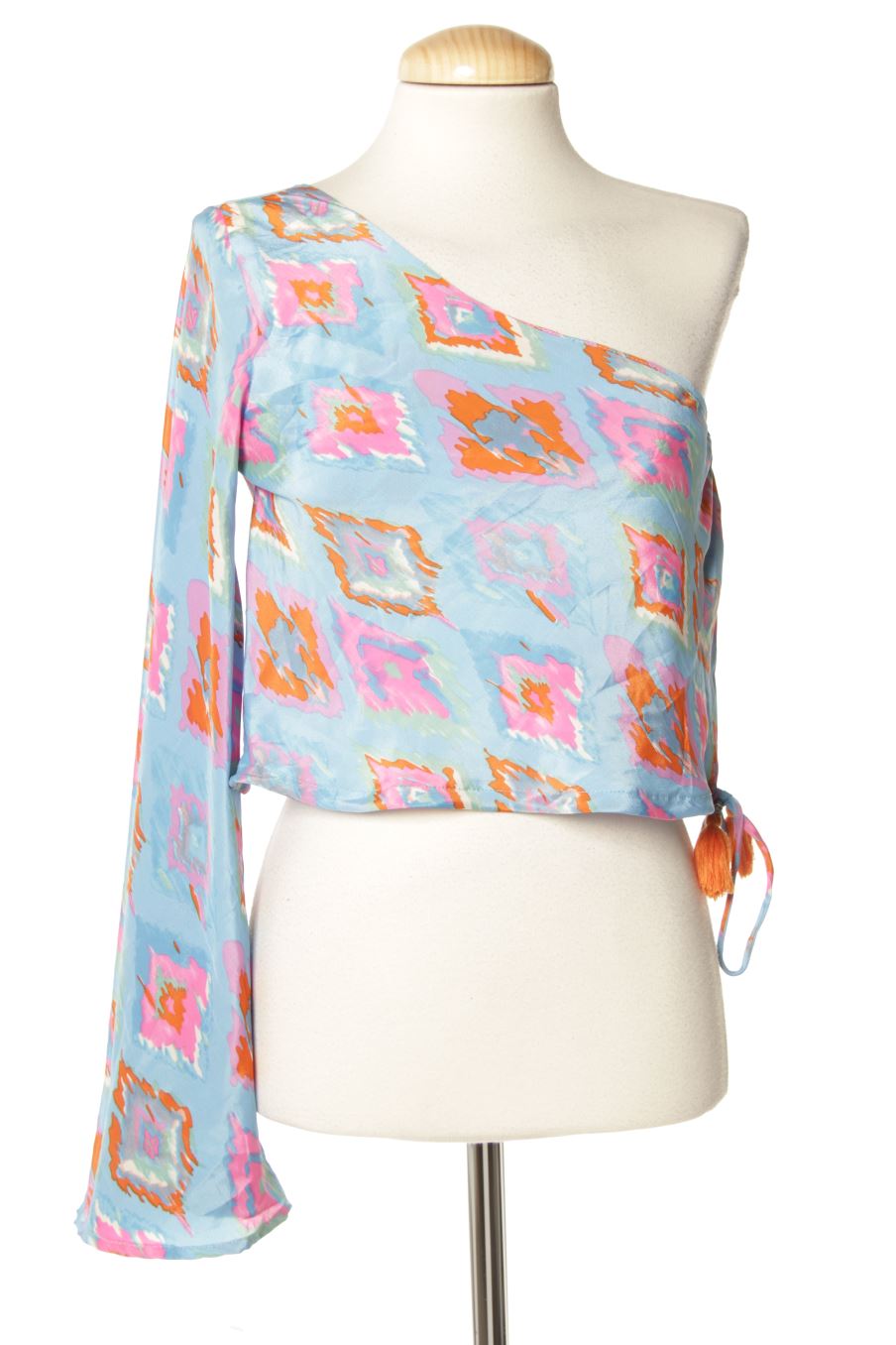 Blusa de manga larga de basyco de la talla M, de color estampado de seda
