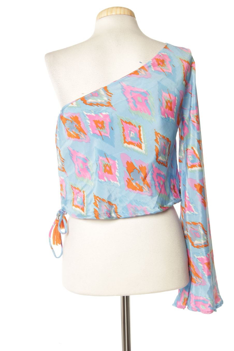 Blusa de manga larga de basyco de la talla M, de color estampado de seda