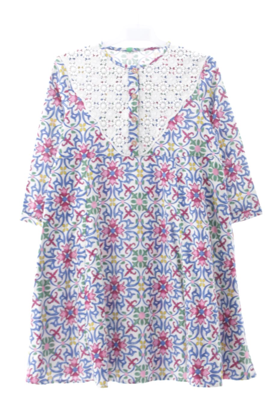 Robe Benetton de la taille 10 ans avec une étiquette