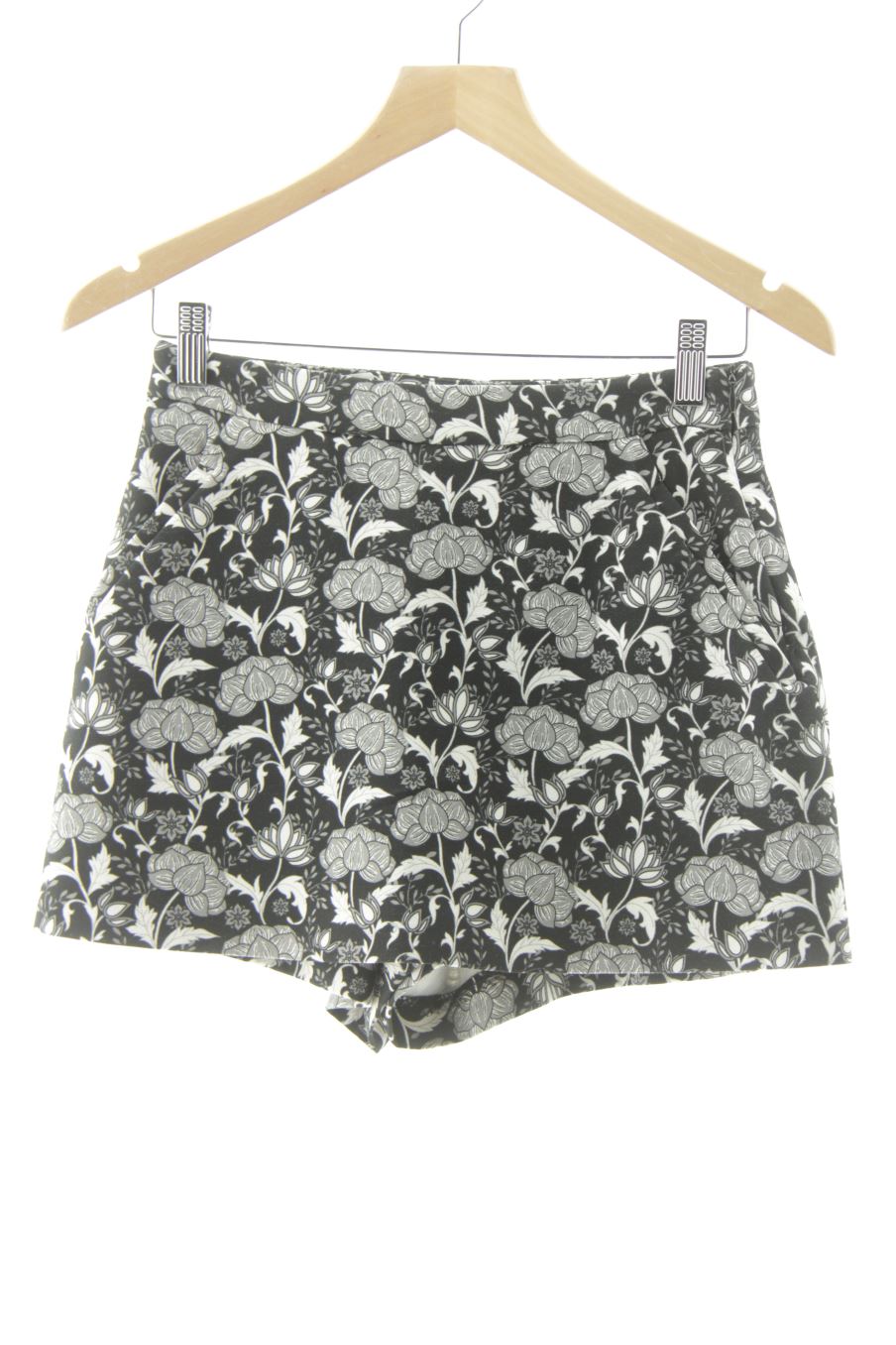 Pantaloni corti de ZARA TRAFALUC de la talla S, de color fiori
