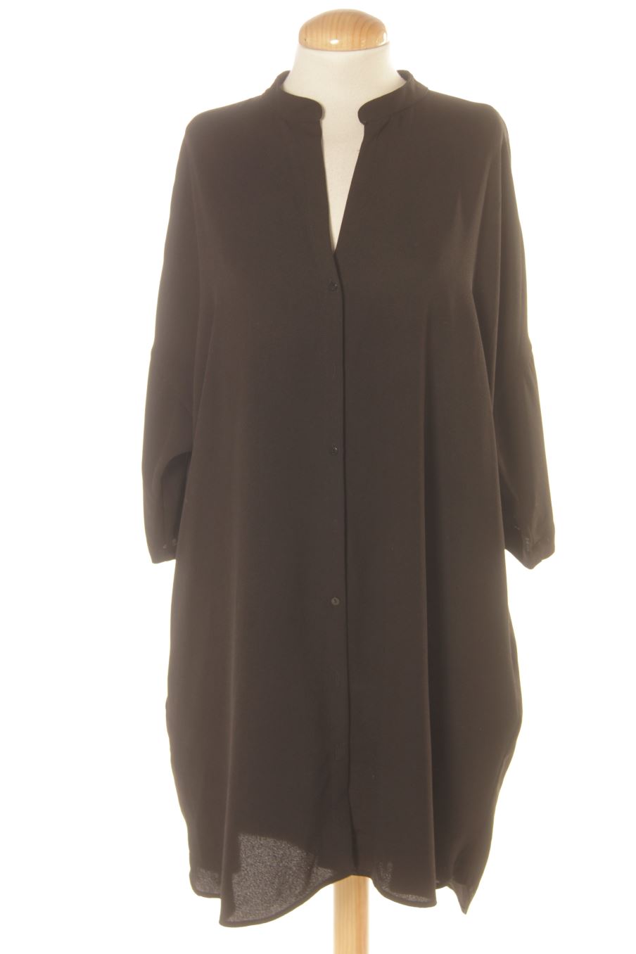 Robe casual Pull & Bear de la taille M, de couleur noir