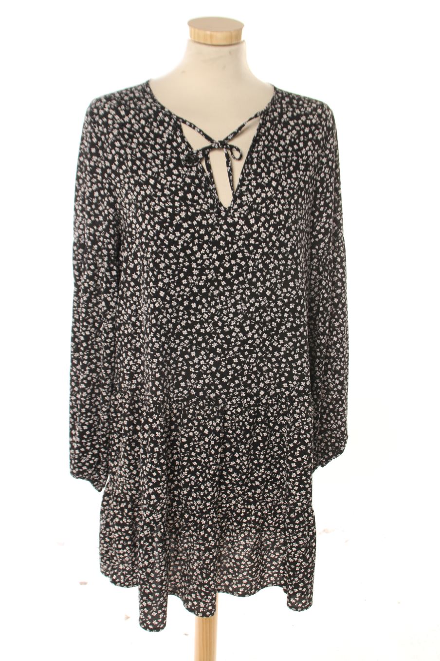 Einfaches Kleid von H&M Größe S, Farbe Geblümt, für