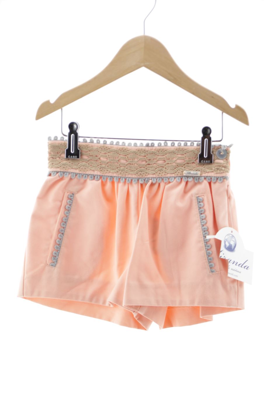 Short Miranda de la taille 8 ans avec une étiquette