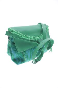 Bolso de Hombro Mediano Desigual