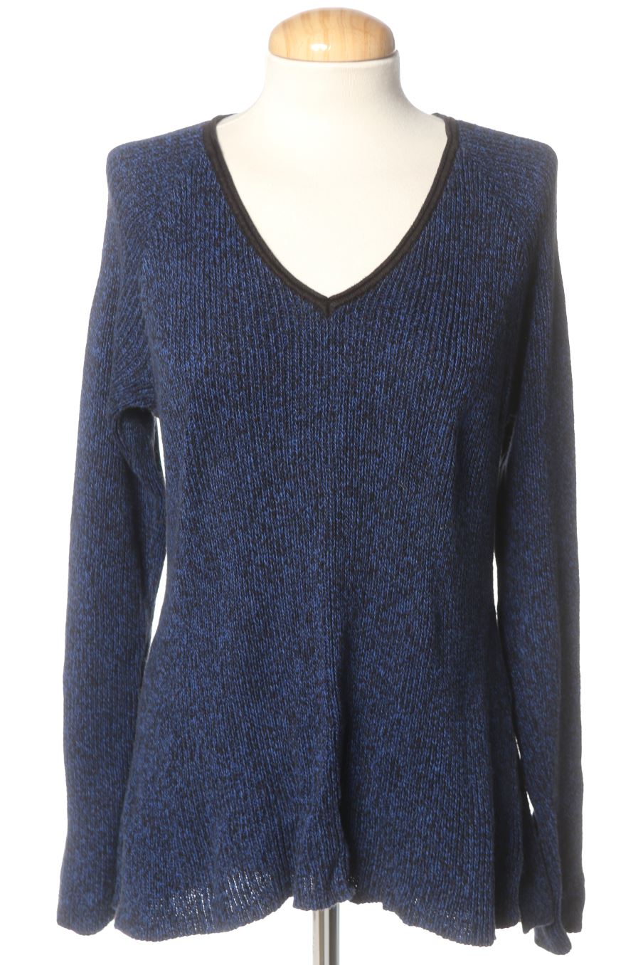 Pull Karl Lagerfeld de la taille M, de couleur bleu
