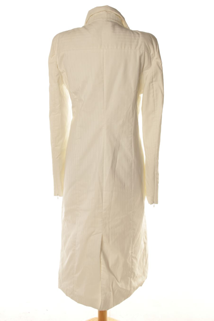 Abrigo de Antonio Pernas de la talla S, de color blanco