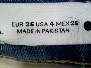 Vaquero de Zara de la talla 36, de color azul de ropa vaquera