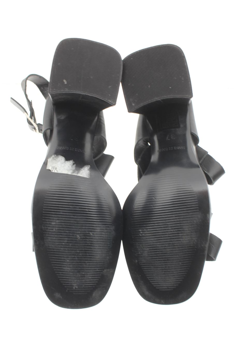 Sandalias tacon de GLO, de la talla 37, de color negro de