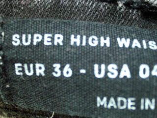 Vaqueros de Stradivarius de la talla 36, de color negro de ropa vaquera