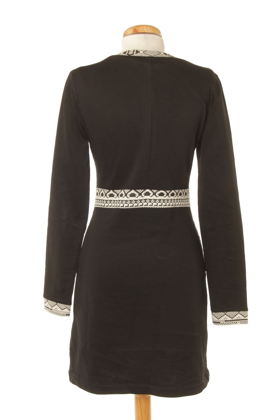 Einfaches Kleid von Surkana Größe S, Farbe Schwarz, für