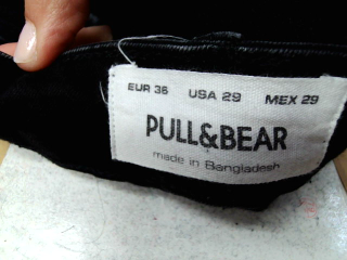 Jeans Pull & Bear de la taille 36, de couleur noir de denim