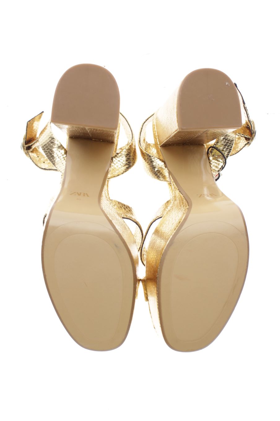 Sandalias tacon de Zara de la talla 40, de color dorado de