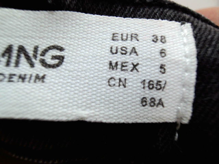 Jeans Mango de la taille 38, de couleur noir de denim