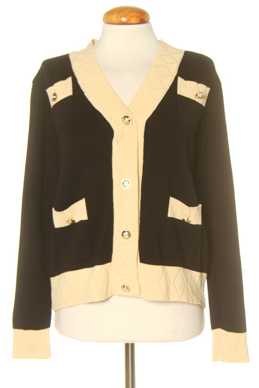 Gilet ameé de la taille L, de couleur noir