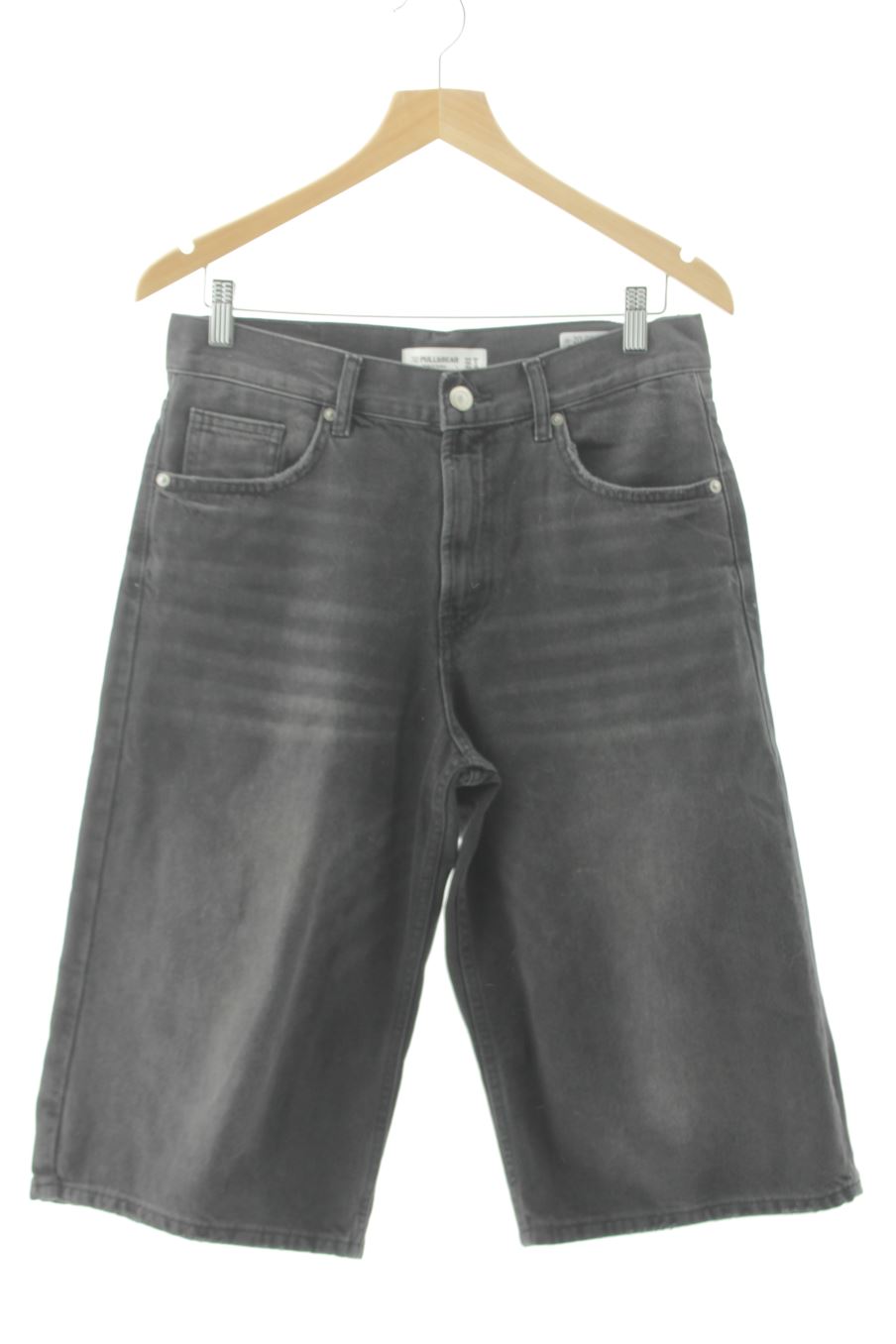 Shorts Pull & Bear de la taille 34, de couleur noir de denim