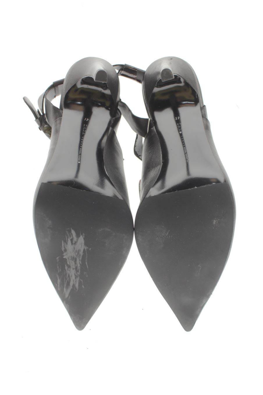 Sandalias tacon de Zara de la talla 40, de color negro de