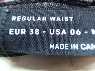 Jeans Stradivarius de la taille 38, de couleur noir de denim