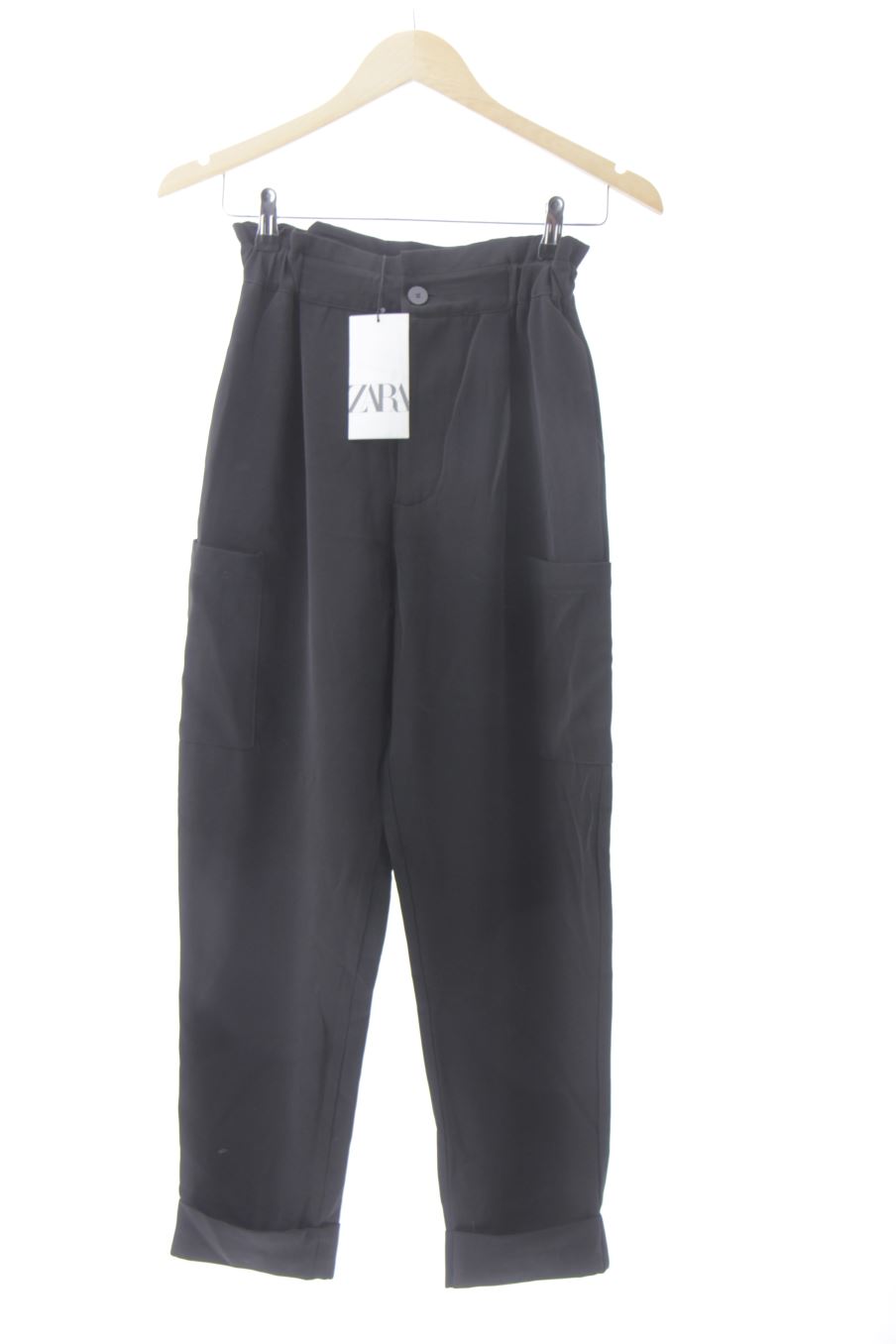 Pantalon Zara de la taille 32, de couleur noir