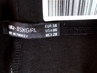 Pantalón corto de Bershka de la talla 38, de color negro