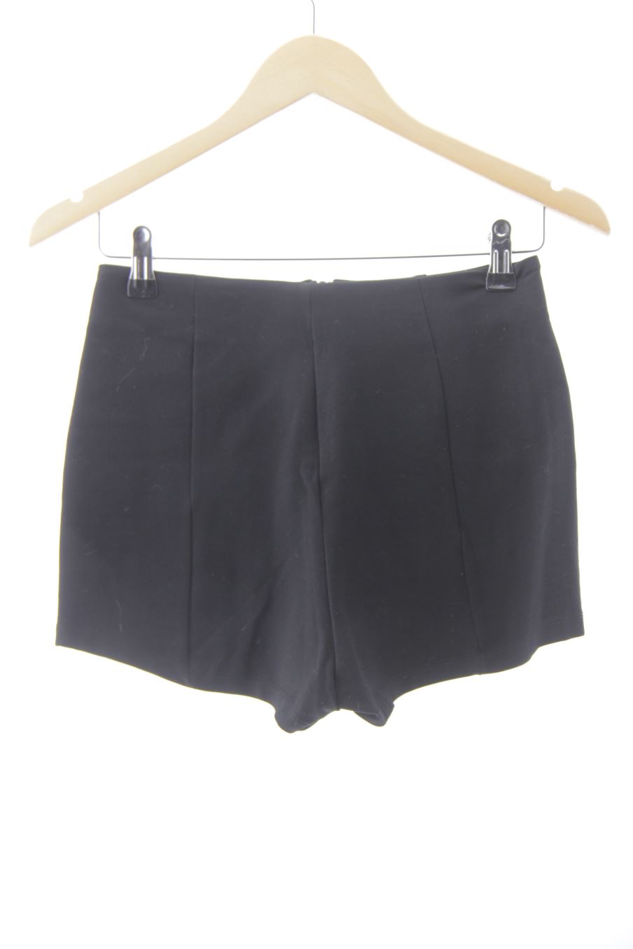 Pantalón corto de Bershka de la talla 38, de color negro